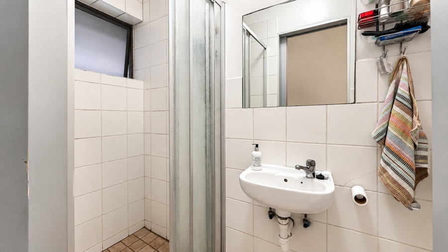 1 Bedroom Property for Sale in Zonnebloem Western Cape